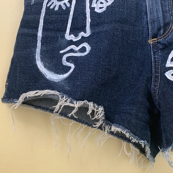 Paige | Custom Margot Jean Mom Painted Denim Artsy Face Distressed Art Shorts 25 - Picture 8 of 17